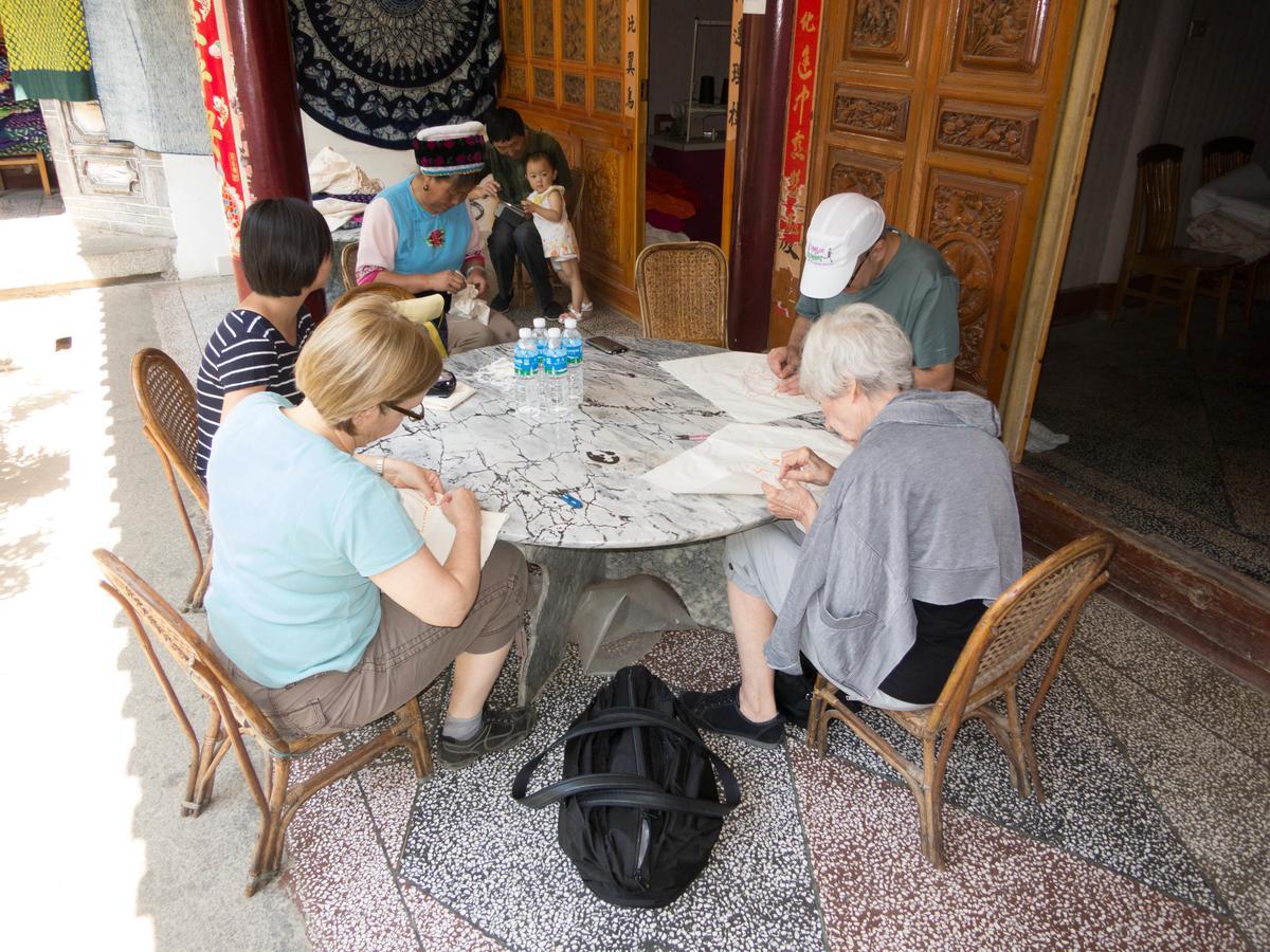 ホテル The Linden Centre Dali 大理市 エクステリア 写真