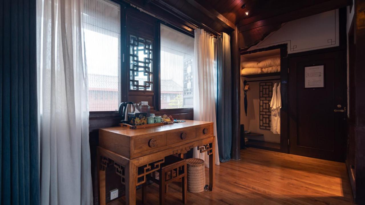 ホテル The Linden Centre Dali 大理市 エクステリア 写真